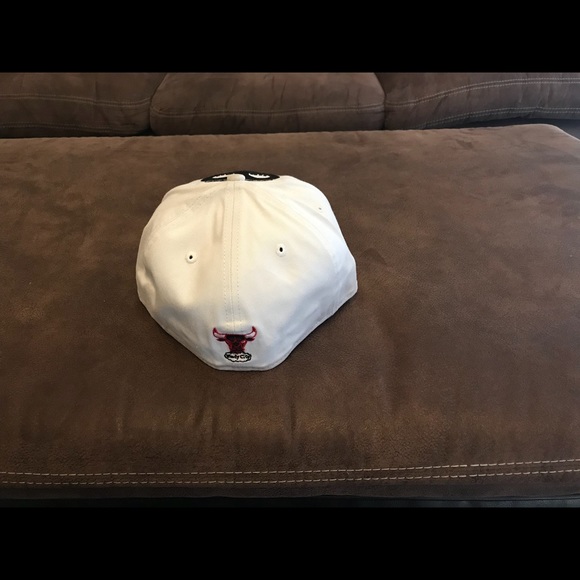 New Era Chicago Bulls Fitted Hat - Picture 3 of 4
